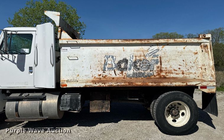image for item DV2592 2000 International 8100 dump truck