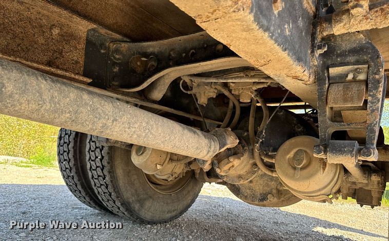 image for item DV2592 2000 International 8100 dump truck