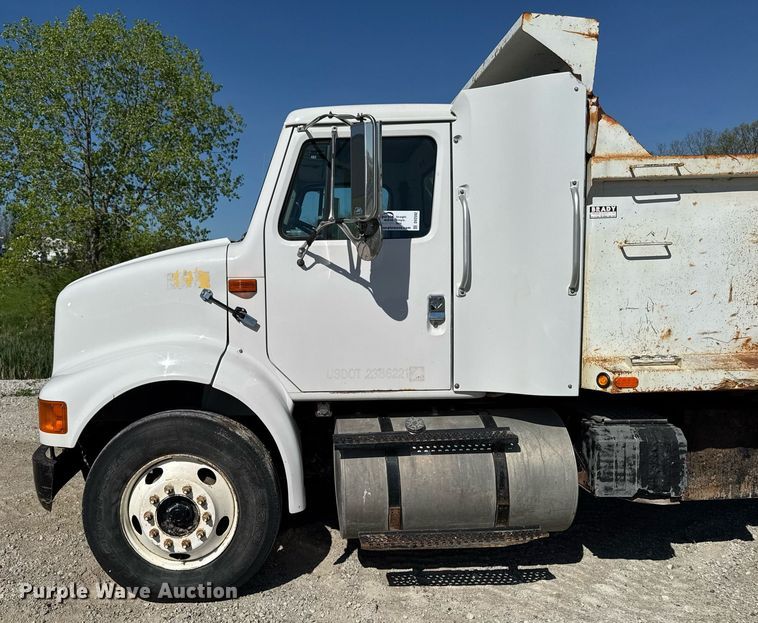 image for item DV2592 2000 International 8100 dump truck