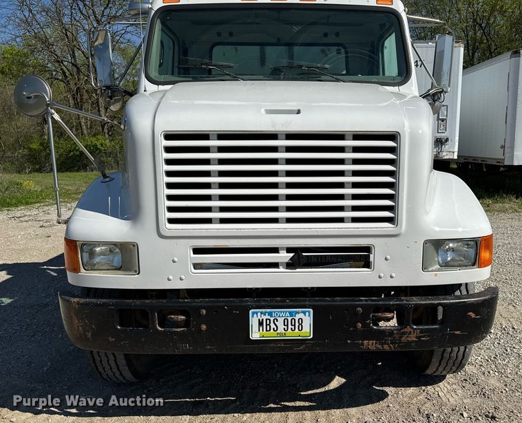 image for item DV2592 2000 International 8100 dump truck