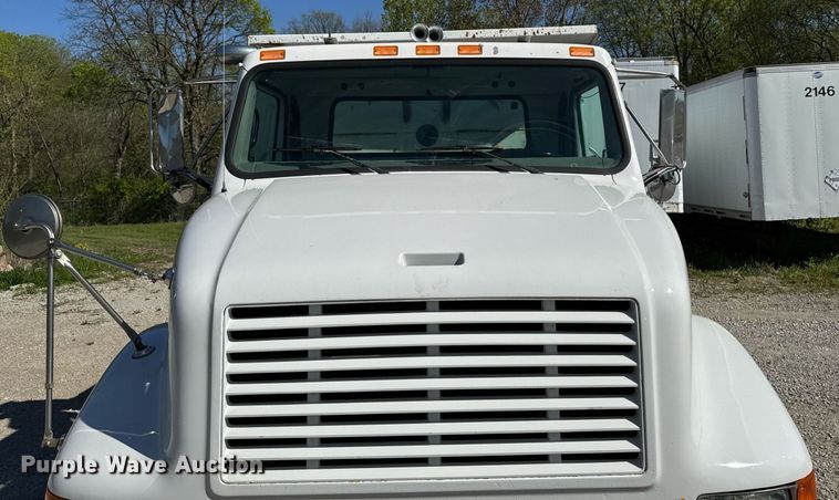 image for item DV2592 2000 International 8100 dump truck