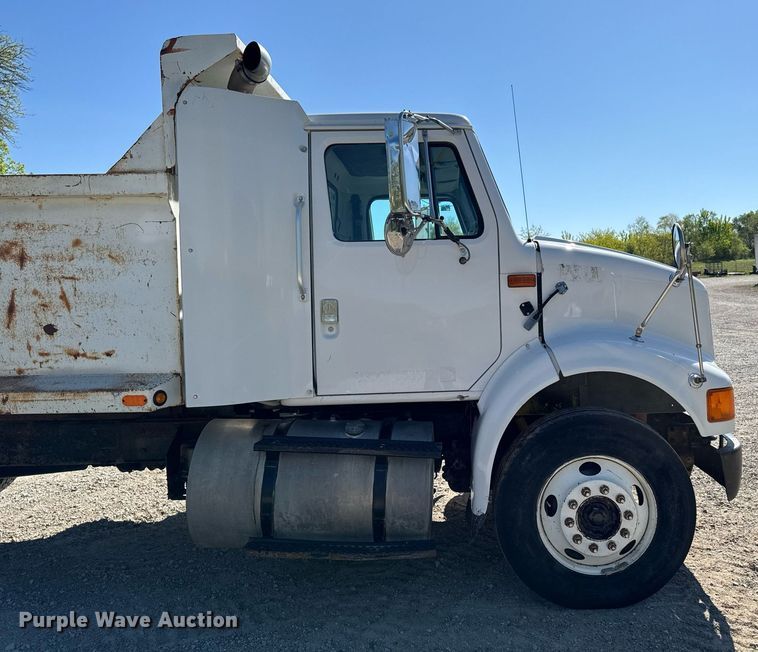 image for item DV2592 2000 International 8100 dump truck