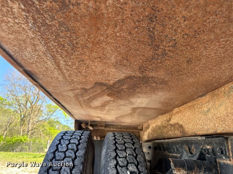 image for item DV2592 2000 International 8100 dump truck