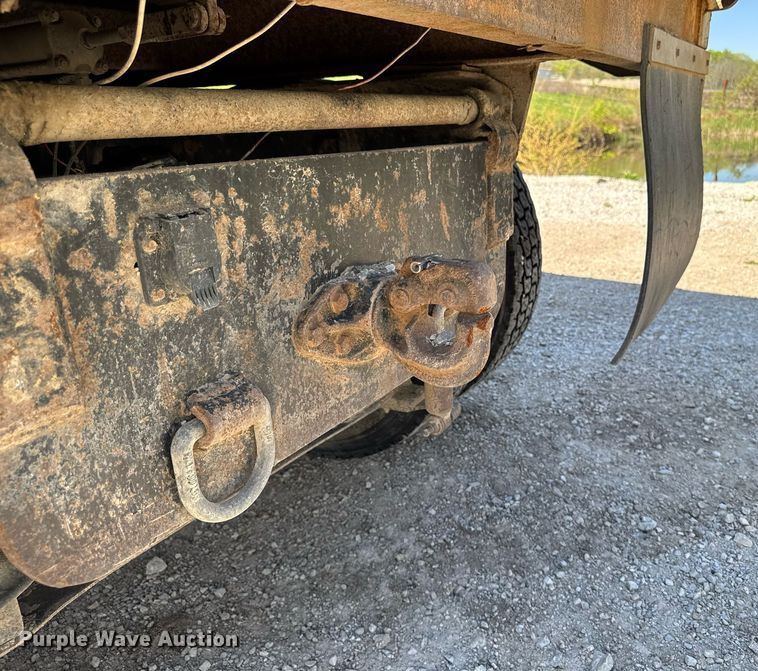 image for item DV2592 2000 International 8100 dump truck