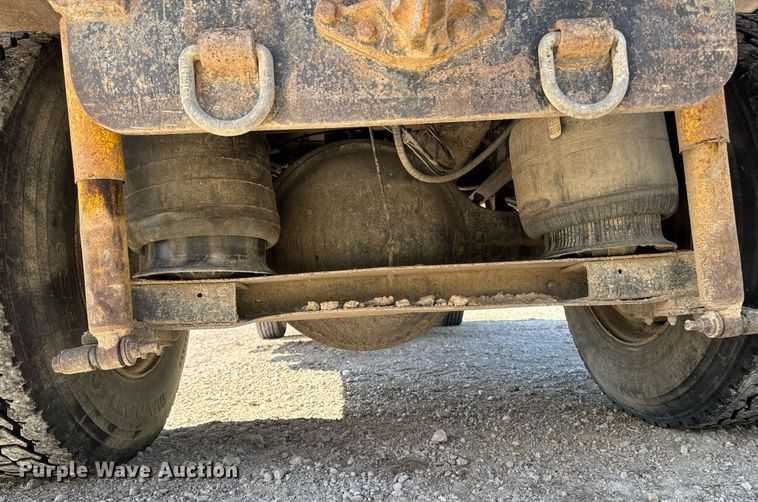 image for item DV2592 2000 International 8100 dump truck