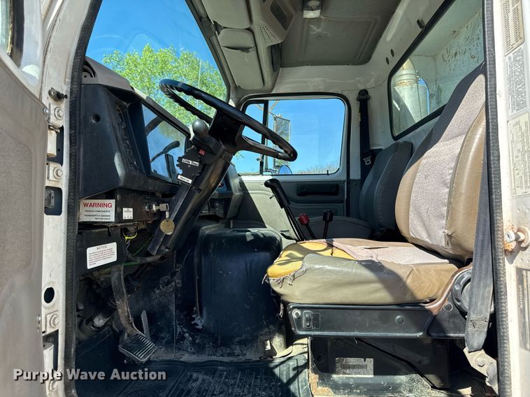 image for item DV2592 2000 International 8100 dump truck