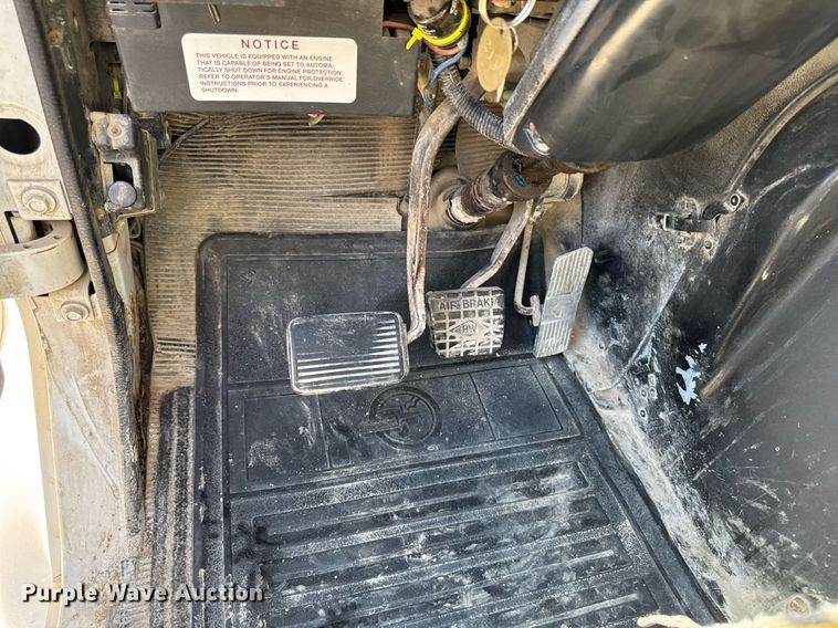 image for item DV2592 2000 International 8100 dump truck