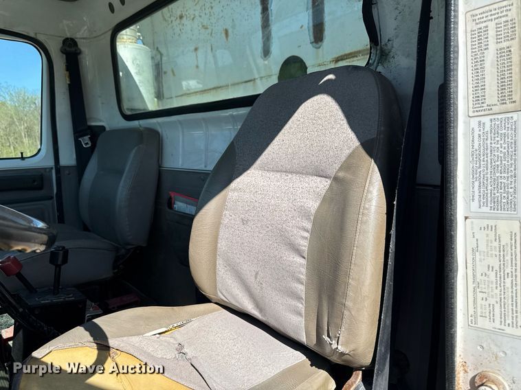 image for item DV2592 2000 International 8100 dump truck