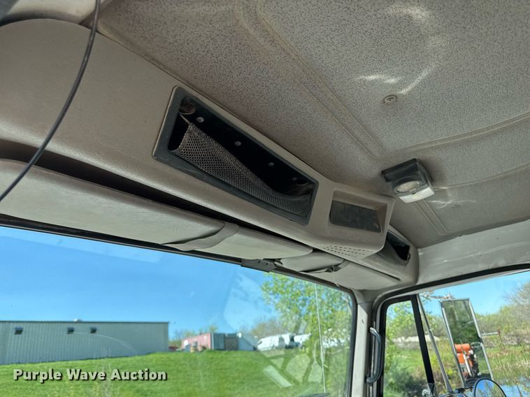 image for item DV2592 2000 International 8100 dump truck