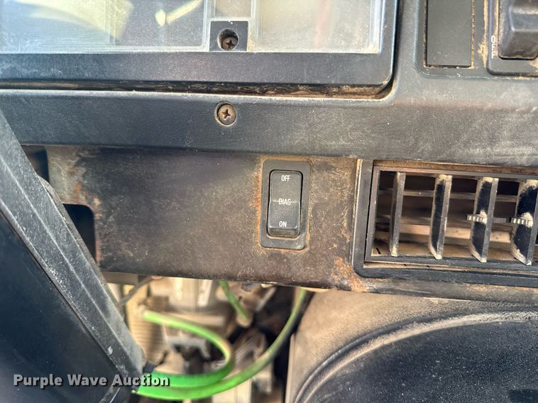 image for item DV2592 2000 International 8100 dump truck