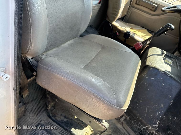 image for item DV2592 2000 International 8100 dump truck