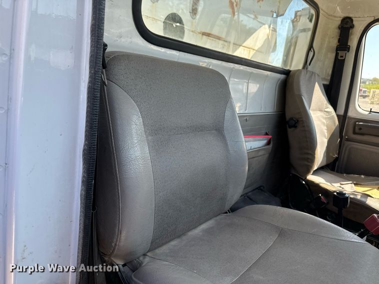 image for item DV2592 2000 International 8100 dump truck