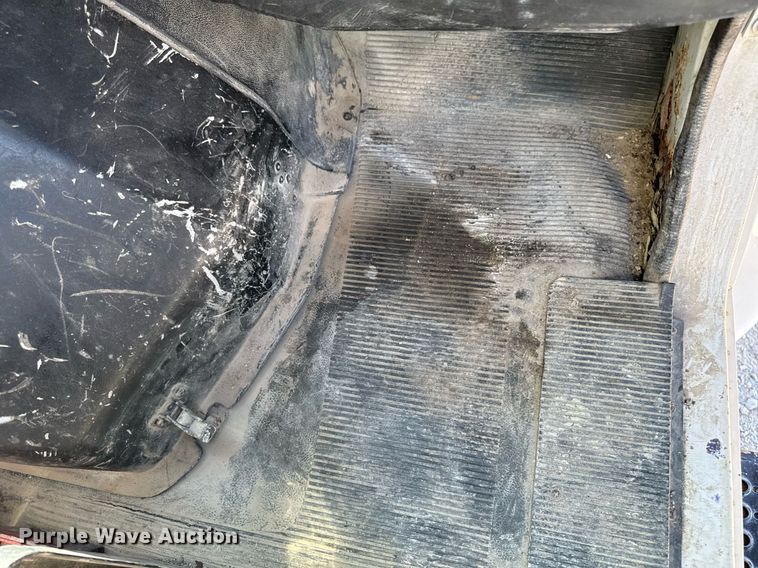 image for item DV2592 2000 International 8100 dump truck