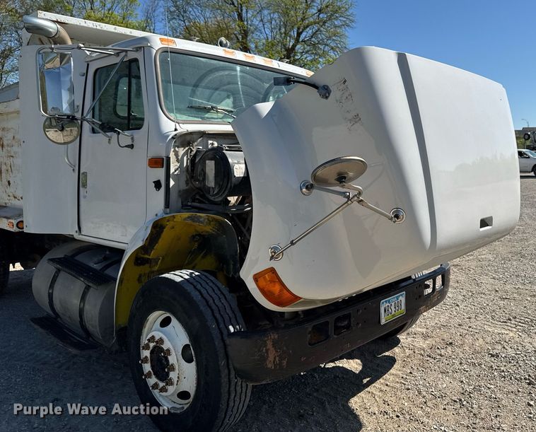 image for item DV2592 2000 International 8100 dump truck