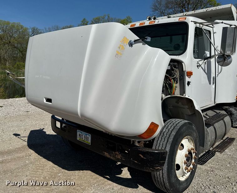 image for item DV2592 2000 International 8100 dump truck