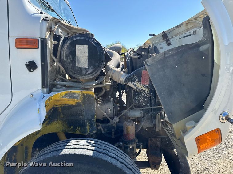 image for item DV2592 2000 International 8100 dump truck