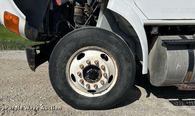 image for item DV2592 2000 International 8100 dump truck