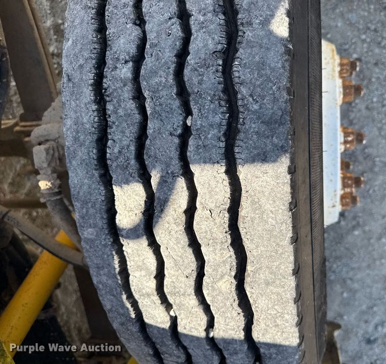 image for item DV2592 2000 International 8100 dump truck