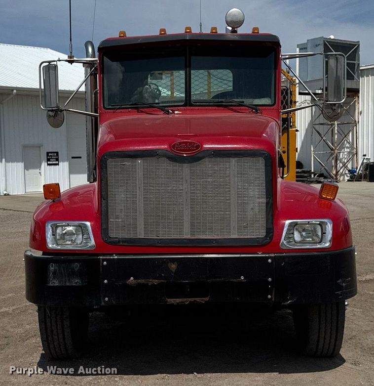 image for item DV2612 2004 Peterbilt 330 utility / service truck