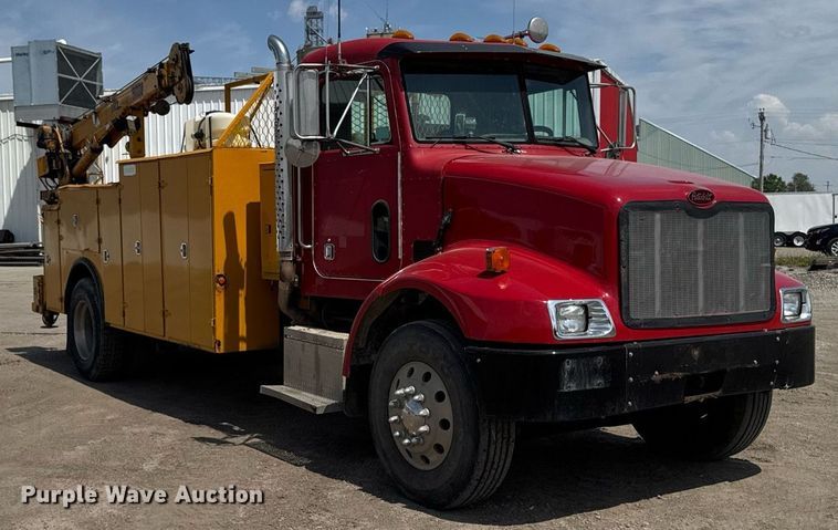 image for item DV2612 2004 Peterbilt 330 utility / service truck