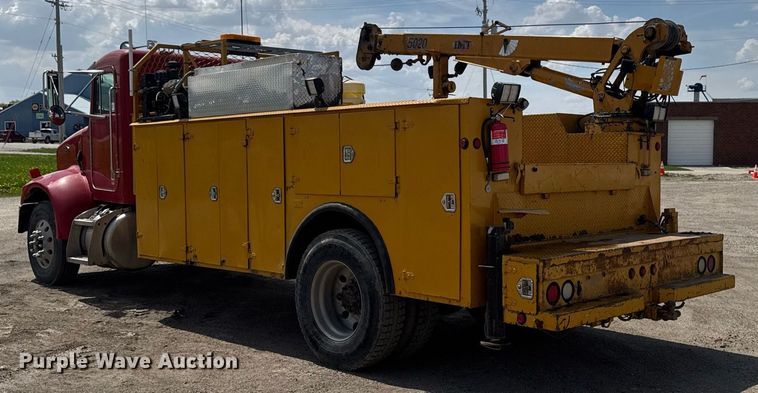 image for item DV2612 2004 Peterbilt 330 utility / service truck