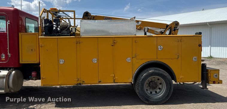 image for item DV2612 2004 Peterbilt 330 utility / service truck