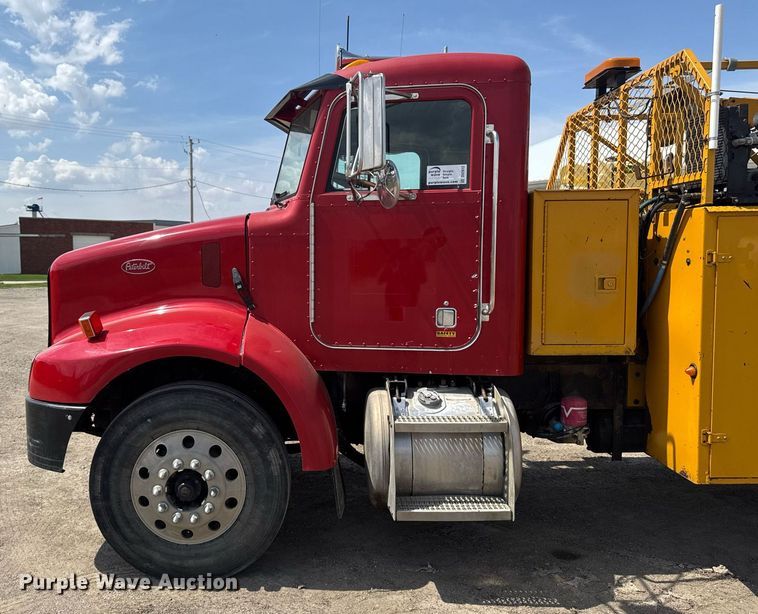 image for item DV2612 2004 Peterbilt 330 utility / service truck