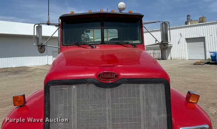 image for item DV2612 2004 Peterbilt 330 utility / service truck