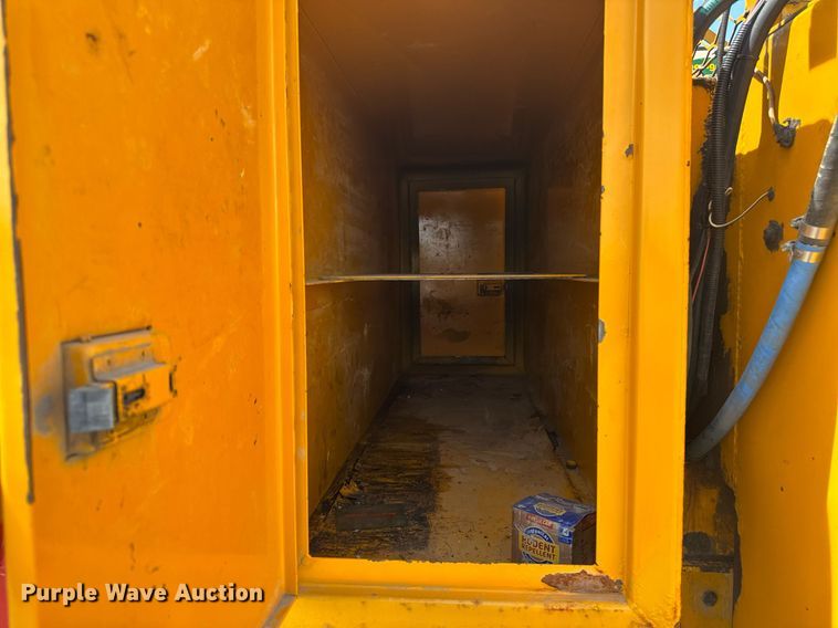 image for item DV2612 2004 Peterbilt 330 utility / service truck