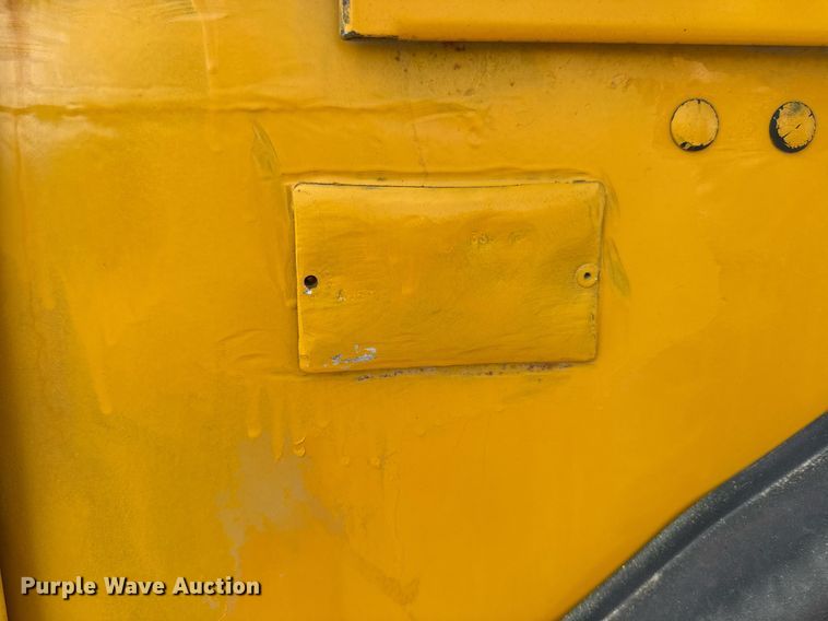 image for item DV2612 2004 Peterbilt 330 utility / service truck