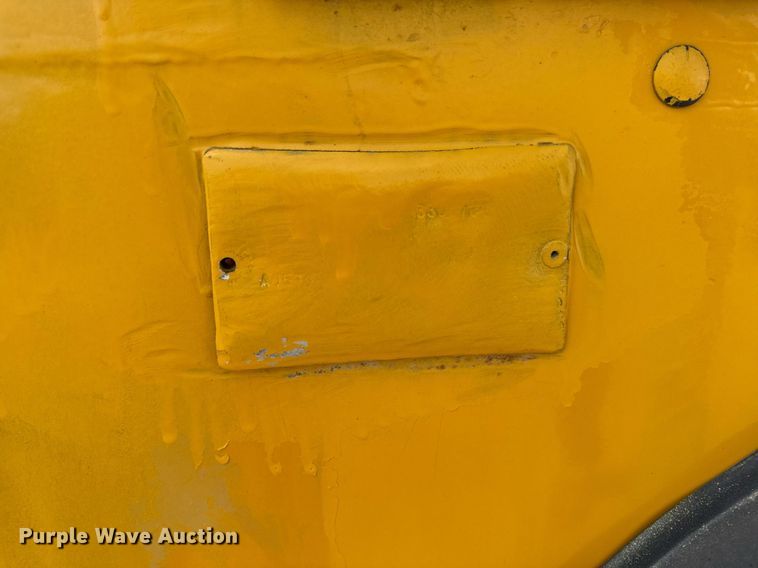 image for item DV2612 2004 Peterbilt 330 utility / service truck