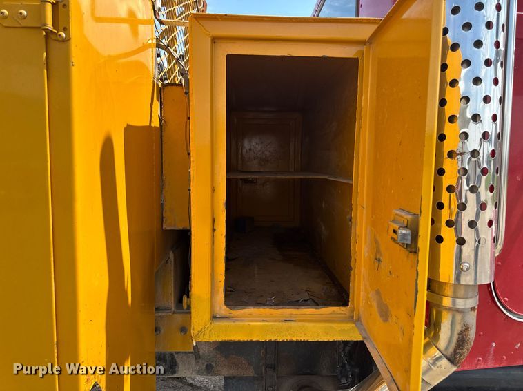 image for item DV2612 2004 Peterbilt 330 utility / service truck