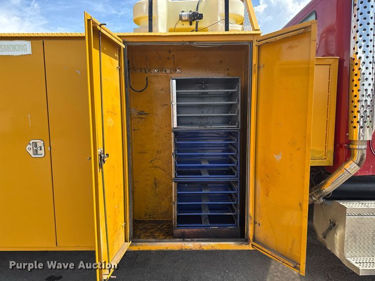 image for item DV2612 2004 Peterbilt 330 utility / service truck