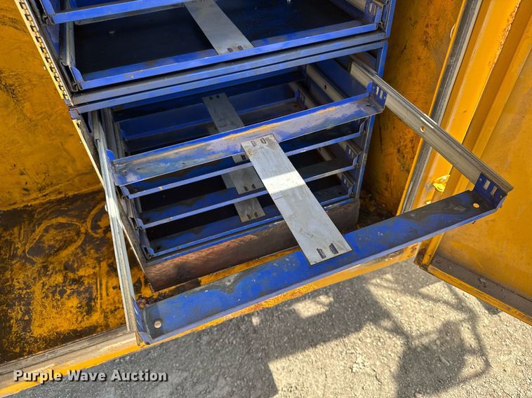 image for item DV2612 2004 Peterbilt 330 utility / service truck