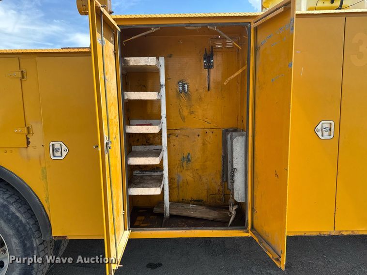 image for item DV2612 2004 Peterbilt 330 utility / service truck