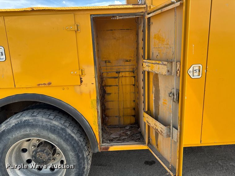 image for item DV2612 2004 Peterbilt 330 utility / service truck