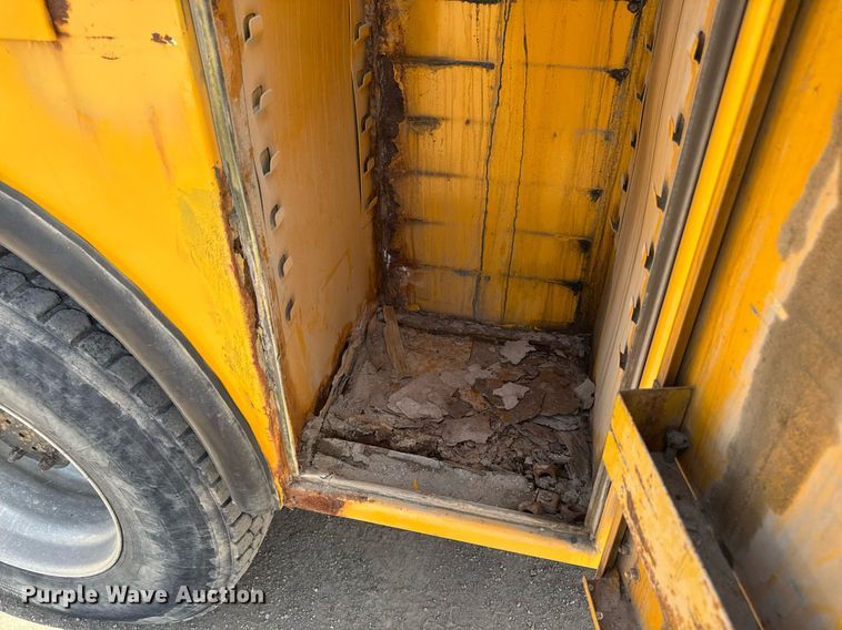 image for item DV2612 2004 Peterbilt 330 utility / service truck