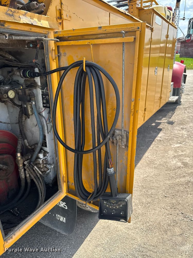 image for item DV2612 2004 Peterbilt 330 utility / service truck