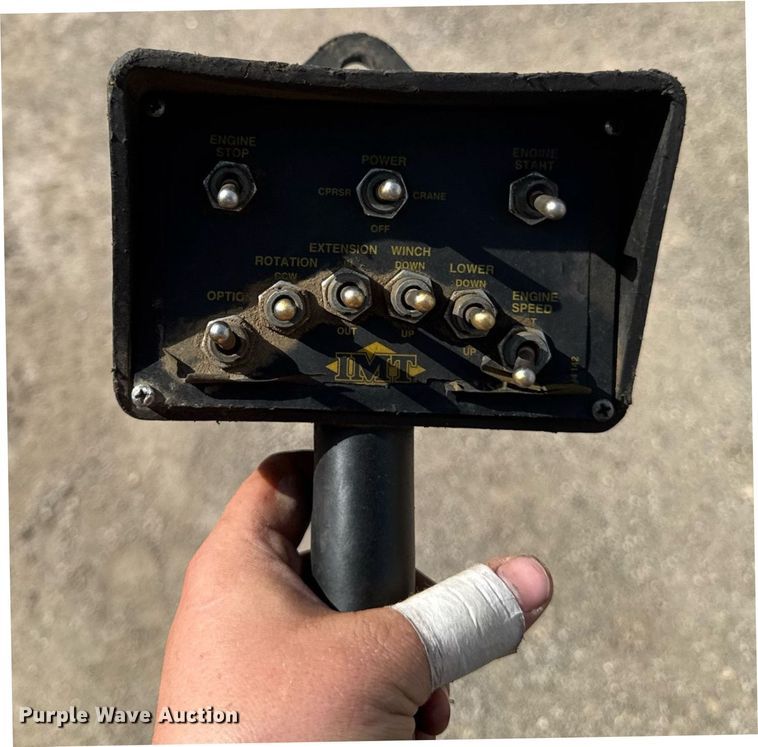 image for item DV2612 2004 Peterbilt 330 utility / service truck