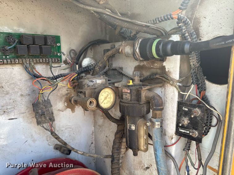 image for item DV2612 2004 Peterbilt 330 utility / service truck