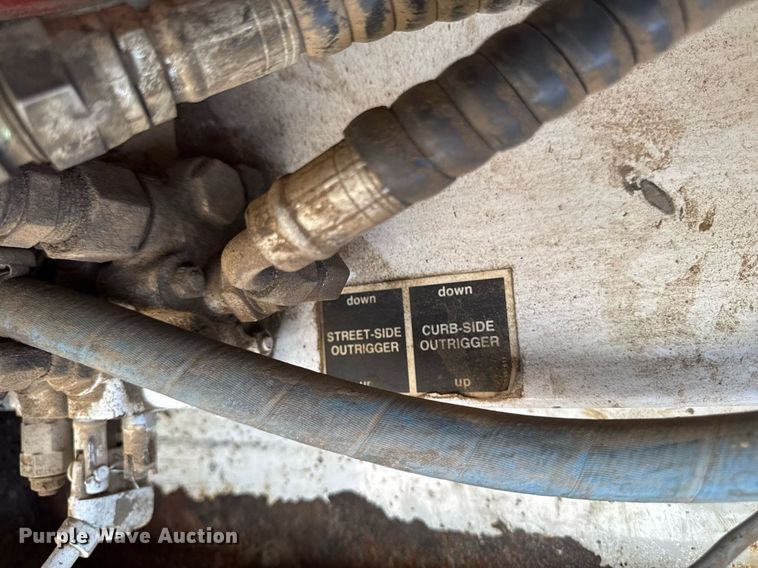 image for item DV2612 2004 Peterbilt 330 utility / service truck