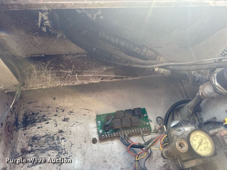 image for item DV2612 2004 Peterbilt 330 utility / service truck