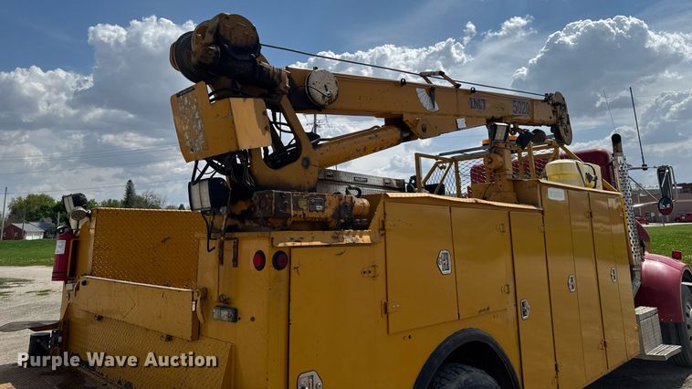 image for item DV2612 2004 Peterbilt 330 utility / service truck