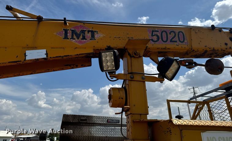 image for item DV2612 2004 Peterbilt 330 utility / service truck