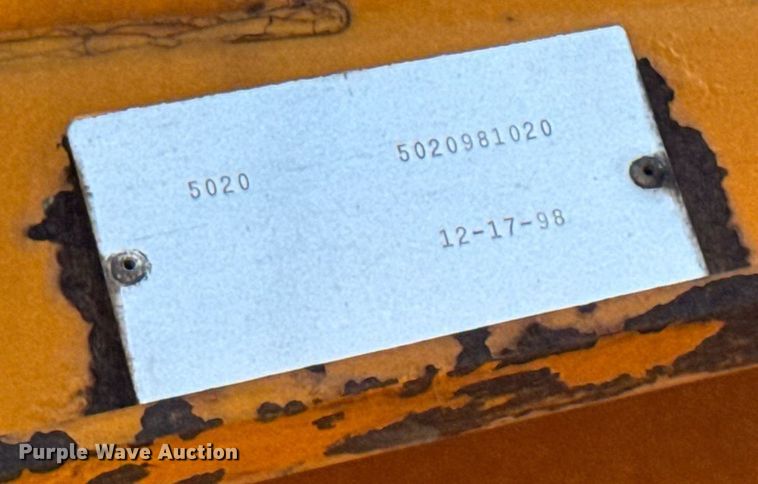 image for item DV2612 2004 Peterbilt 330 utility / service truck