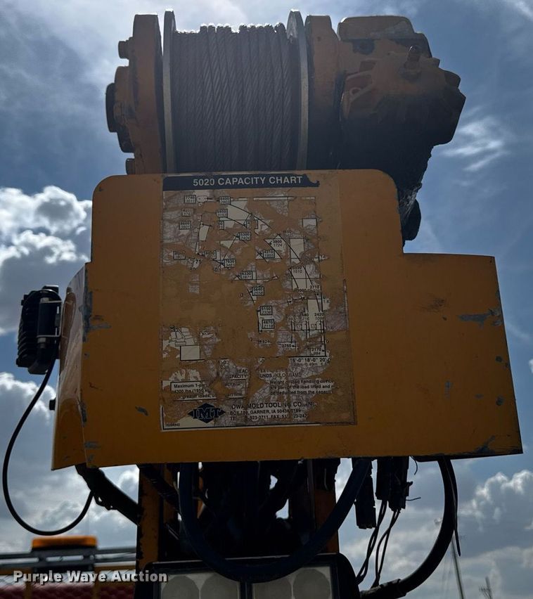 image for item DV2612 2004 Peterbilt 330 utility / service truck