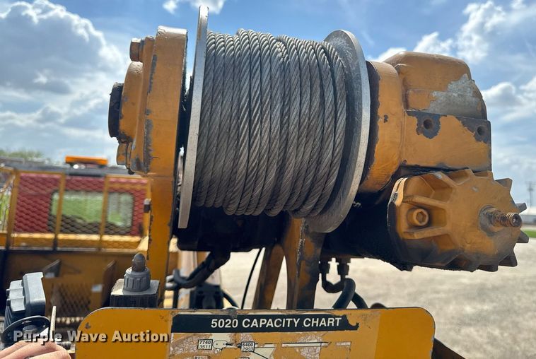 image for item DV2612 2004 Peterbilt 330 utility / service truck