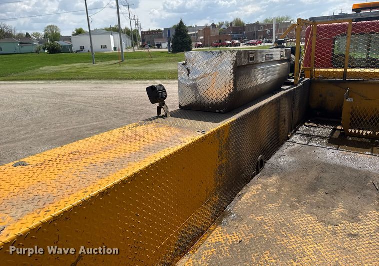 image for item DV2612 2004 Peterbilt 330 utility / service truck