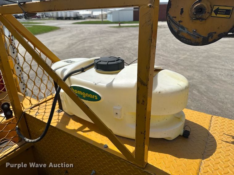 image for item DV2612 2004 Peterbilt 330 utility / service truck