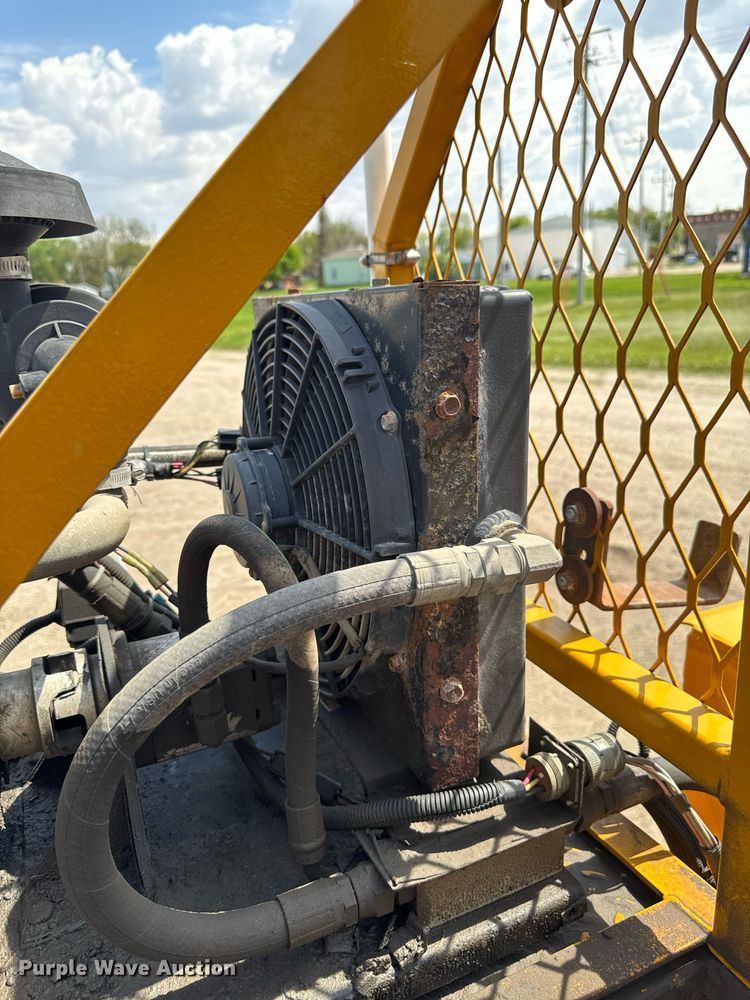 image for item DV2612 2004 Peterbilt 330 utility / service truck